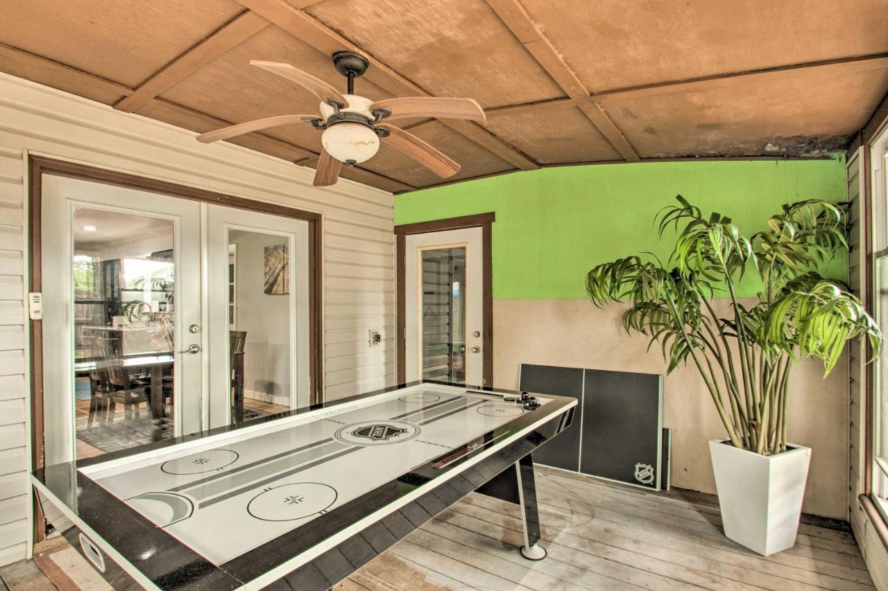 2-Story Pensacola Home With Game Room And Private Yard ภายนอก รูปภาพ