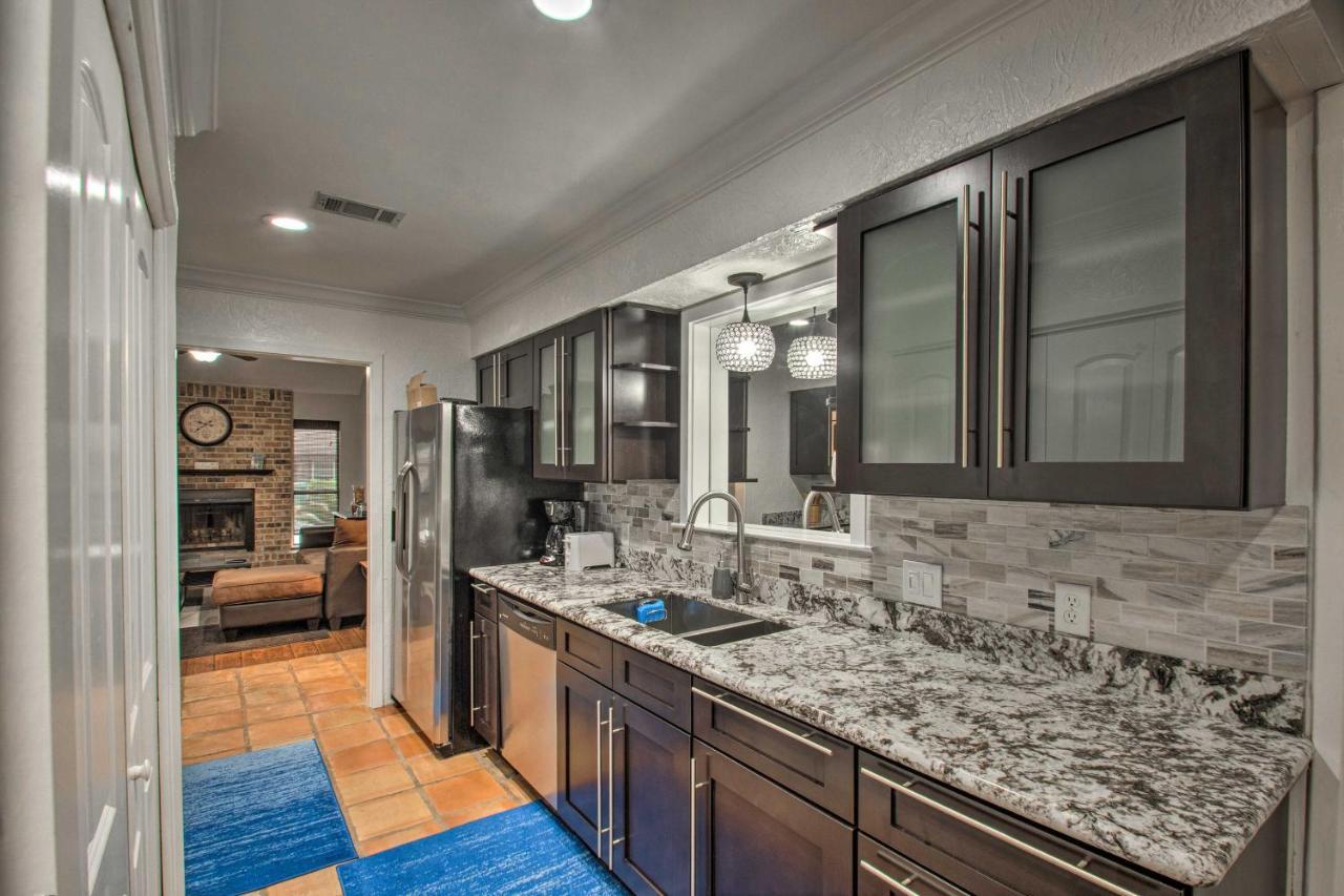 2-Story Pensacola Home With Game Room And Private Yard ภายนอก รูปภาพ