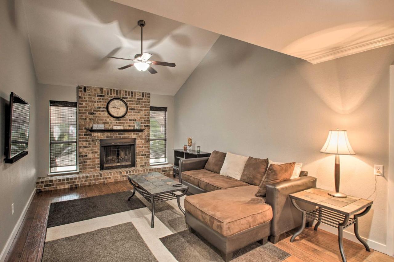 2-Story Pensacola Home With Game Room And Private Yard ภายนอก รูปภาพ