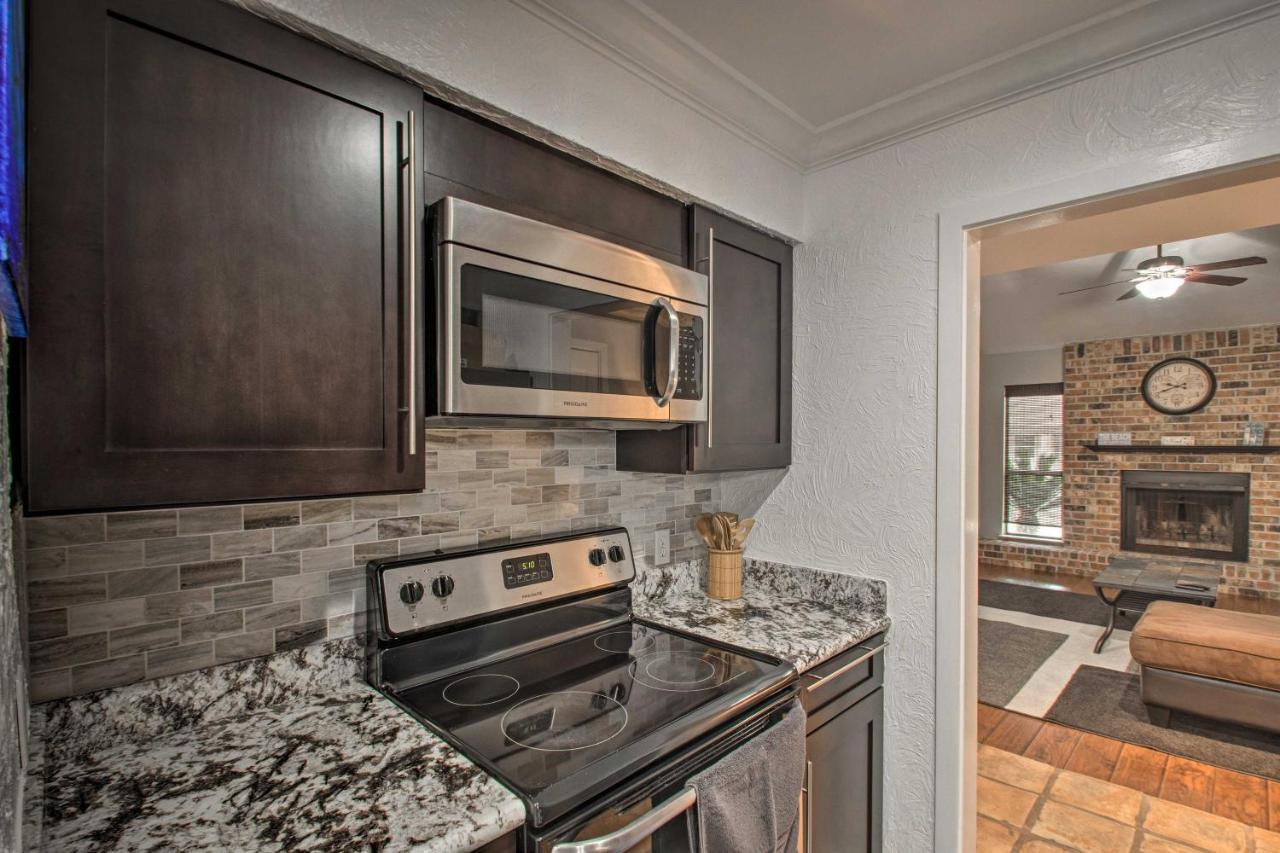 2-Story Pensacola Home With Game Room And Private Yard ภายนอก รูปภาพ
