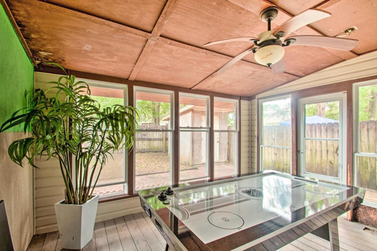 2-Story Pensacola Home With Game Room And Private Yard ภายนอก รูปภาพ