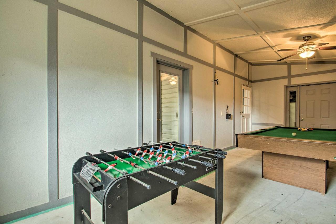 2-Story Pensacola Home With Game Room And Private Yard ภายนอก รูปภาพ